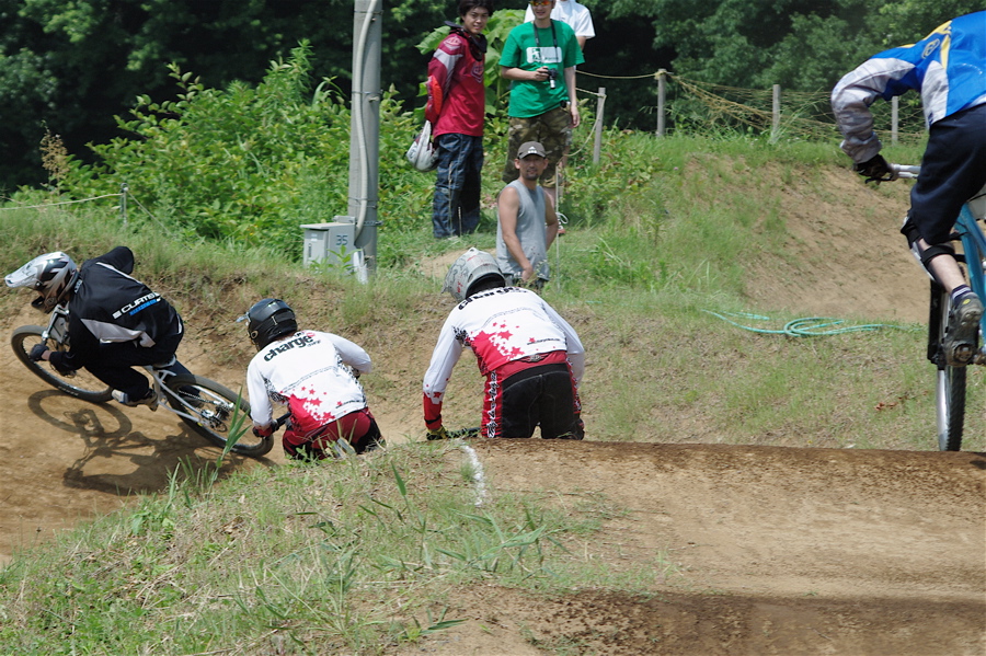 2008JOSF７月緑山定期戦VOL4：MTBエリートクラス予選第３ヒート/決勝_b0065730_8365760.jpg