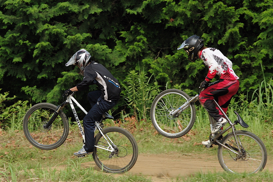 2008JOSF７月緑山定期戦VOL4：MTBエリートクラス予選第３ヒート/決勝_b0065730_8413917.jpg