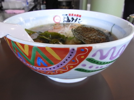 ようやく食べれました〜。”初”大島ラーメンでございます。　北千住　大島ラーメン_b0098884_011265.jpg