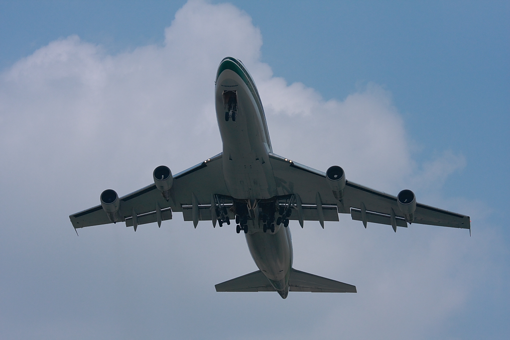 夏空と飛行機と_b0116600_2010617.jpg