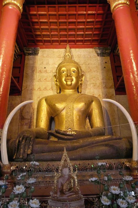 #158 ワット・プラ・タート・チャーン・カム(วัดพระธาตุช้างค้ำ) ~ナーン~_c0039685_17441610.jpg