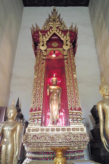 #158 ワット・プラ・タート・チャーン・カム(วัดพระธาตุช้างค้ำ) ~ナーン~_c0039685_17445050.jpg