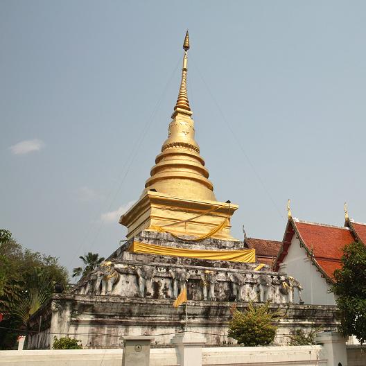 #158 ワット・プラ・タート・チャーン・カム(วัดพระธาตุช้างค้ำ) ~ナーン~_c0039685_17451099.jpg