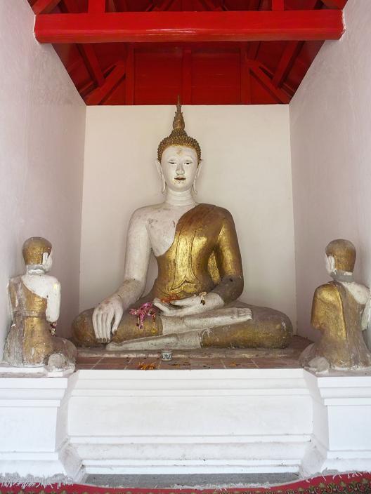 #158 ワット・プラ・タート・チャーン・カム(วัดพระธาตุช้างค้ำ) ~ナーン~_c0039685_1745524.jpg
