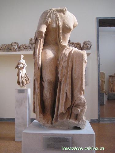 紀元前４世紀のヒュギエイア女神像　エピダヴロス_c0010496_22323387.jpg