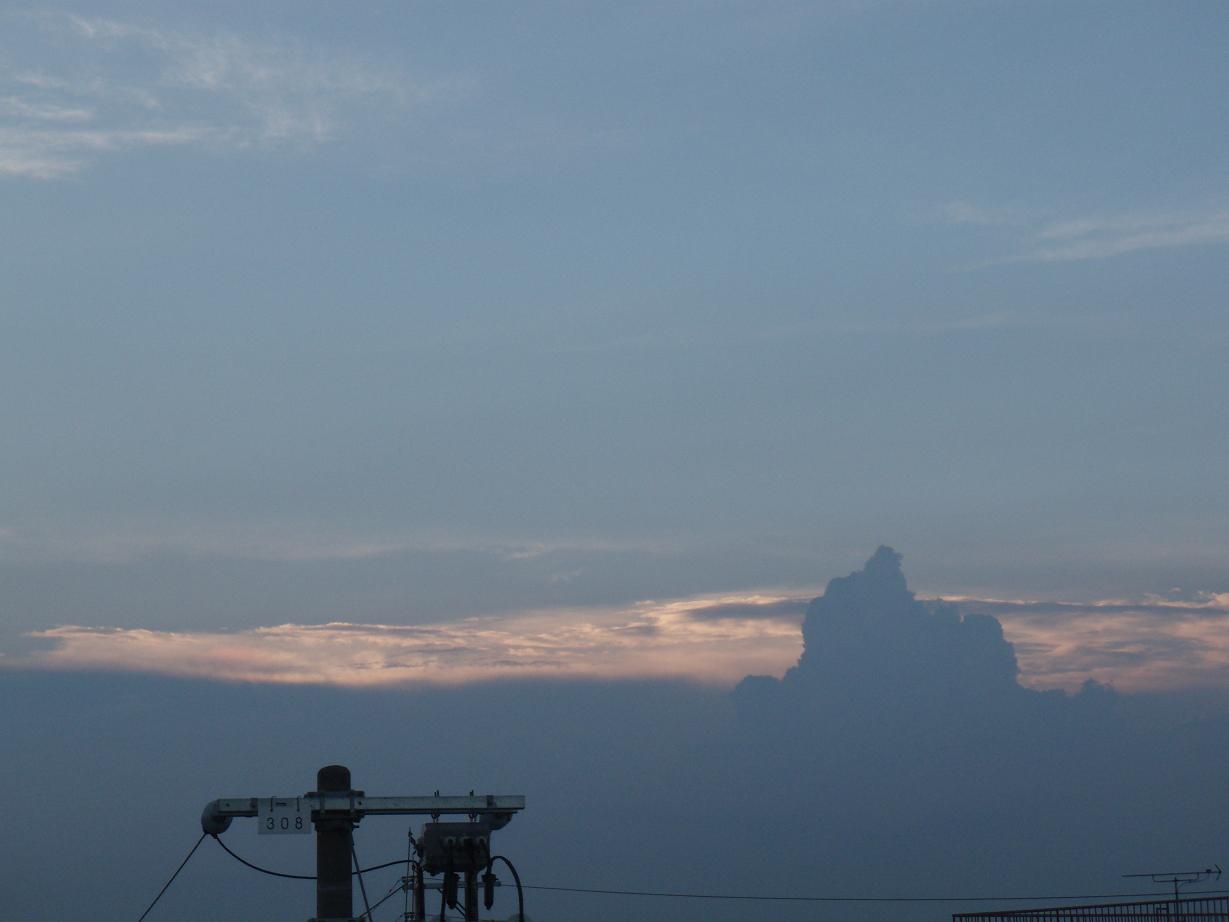 夕空　　　夕空に湧き立つ雲の薄化粧_d0051106_22212473.jpg