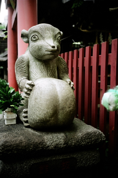 にぎやかな神社_f0016215_232978.jpg