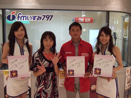モタ☆スポstyle RADIO GTドライバー本山哲選手のサイン色紙プレゼント_d0029276_11373963.jpg