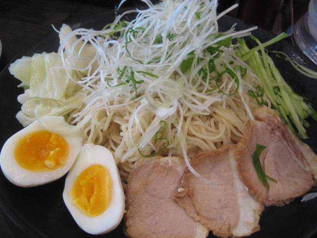つけ麺本舗ばくだん屋の廣島つけ麺(冷)セット特@新宿_b0042308_21544473.jpg