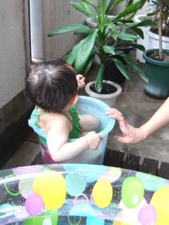 水遊び_e0033324_6123715.jpg