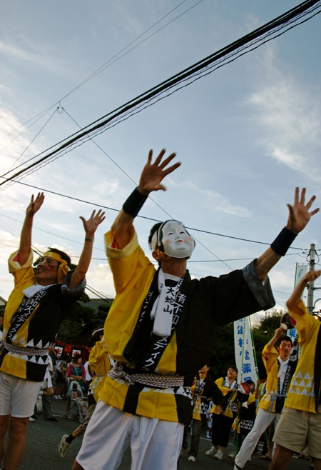 猛暑の中、火花舞い散る大蛇山祭（２）　 _b0131167_22265669.jpg