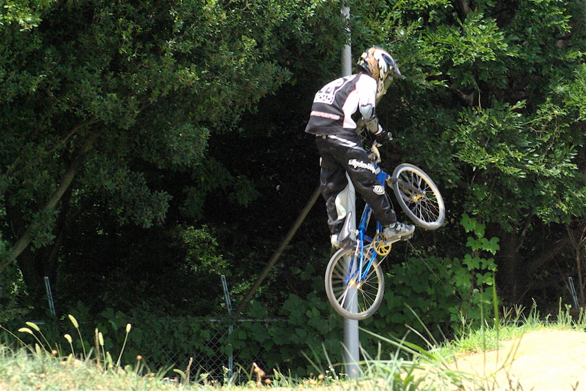 2008レーサーオブレースVOL6 :BMX、ＭＴＢ、クルーザークラス予選_b0065730_1846549.jpg