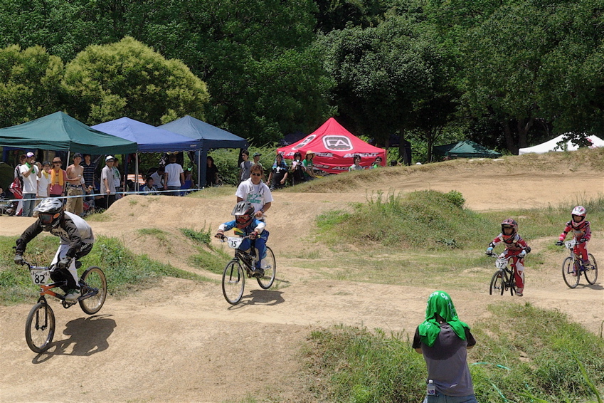 2008レーサーオブレースVOL７ :BMX、ＭＴＢ、クルーザークラス決勝トーナメント１回戦目_b0065730_2322795.jpg