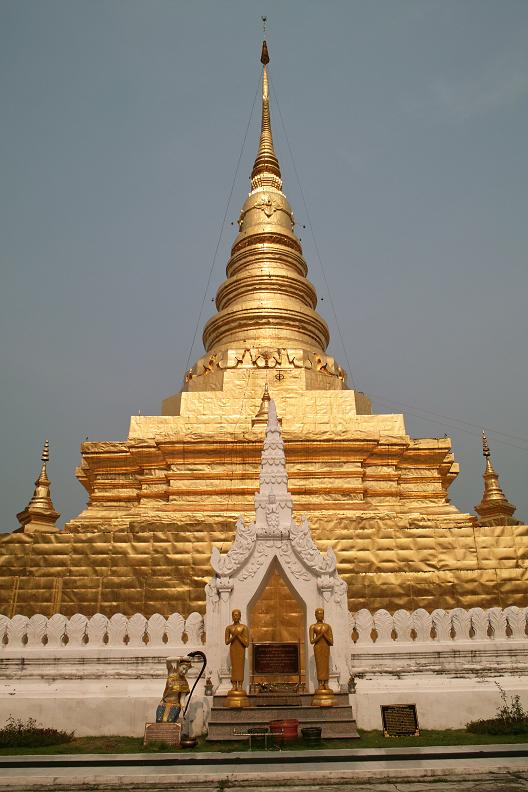 #166 ワット・プラ・タート・チェーヘーン(วัดพระธาตุแช่แห้ง) ~ナーン~_c0039685_1639598.jpg
