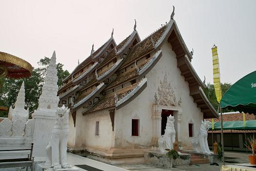 #166 ワット・プラ・タート・チェーヘーン(วัดพระธาตุแช่แห้ง) ~ナーン~_c0039685_16401892.jpg