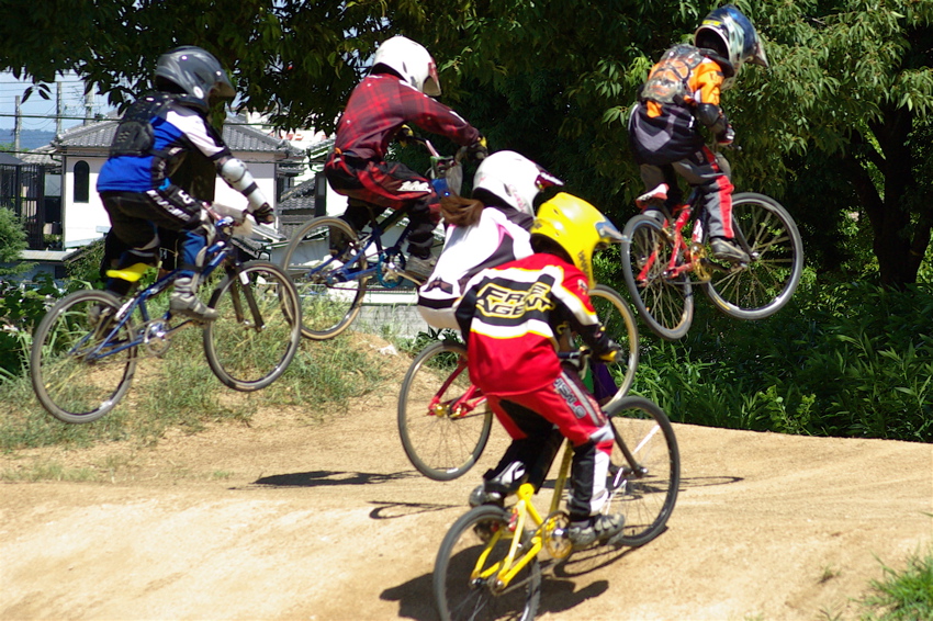 2008レーサーオブレースVOL8 :BMX、ＭＴＢ決勝トーナメント２回戦_b0065730_10102932.jpg