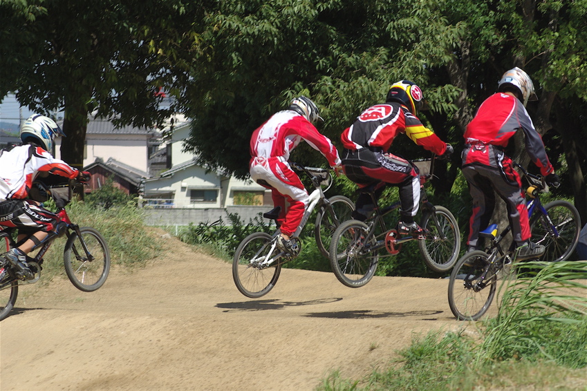 2008レーサーオブレースVOL8 :BMX、ＭＴＢ決勝トーナメント２回戦_b0065730_10155449.jpg
