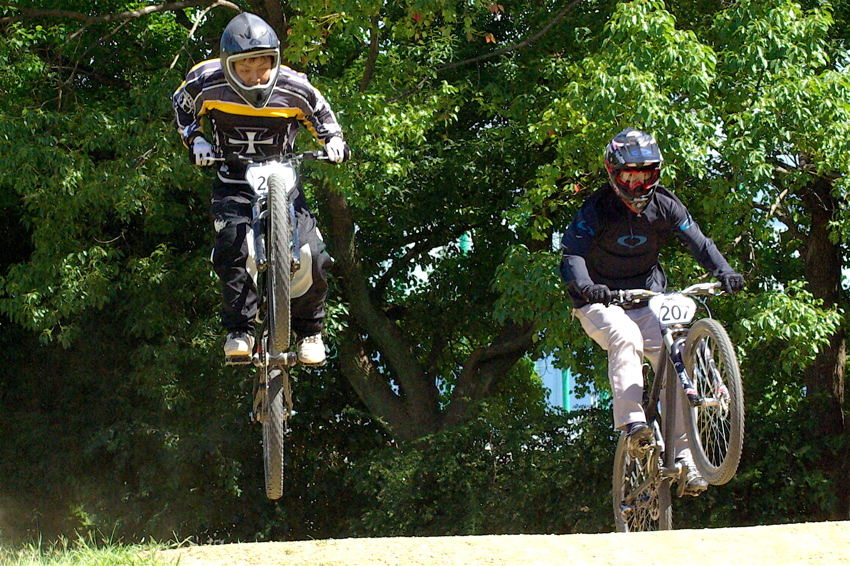 2008レーサーオブレースVOL8 :BMX、ＭＴＢ決勝トーナメント２回戦_b0065730_10204568.jpg
