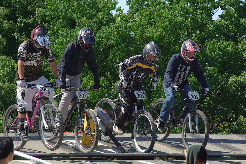 2008レーサーオブレースVOL8 :BMX、ＭＴＢ決勝トーナメント２回戦_b0065730_1020574.jpg