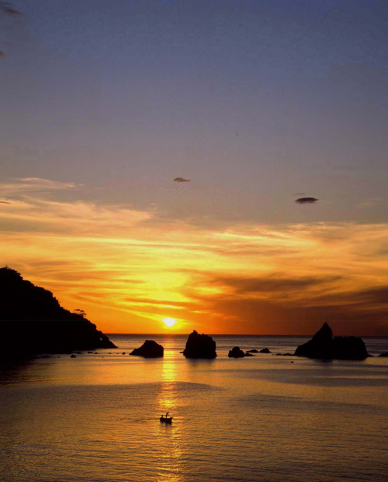 日本海　兵庫県・浜坂　夕日と釣り舟_c0108146_23153539.jpg