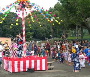 幼稚園の盆踊り_e0038078_22365140.jpg