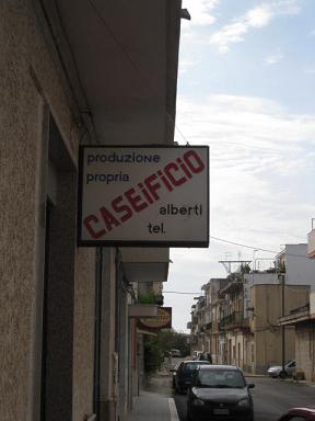 Caseificio(チーズ工房)訪問_b0107003_22562935.jpg