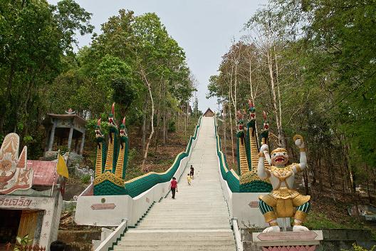 #168 ワット・プラ・タート・カオ・ノーイ(วัดพระธาตุเขาน้อย) ~ナーン~_c0039685_16284247.jpg