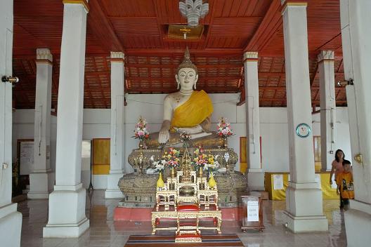 #168 ワット・プラ・タート・カオ・ノーイ(วัดพระธาตุเขาน้อย) ~ナーン~_c0039685_1629841.jpg