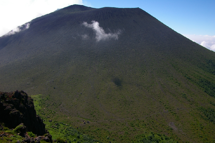 噴煙上げる浅間山 　#2_b0062024_15175097.jpg