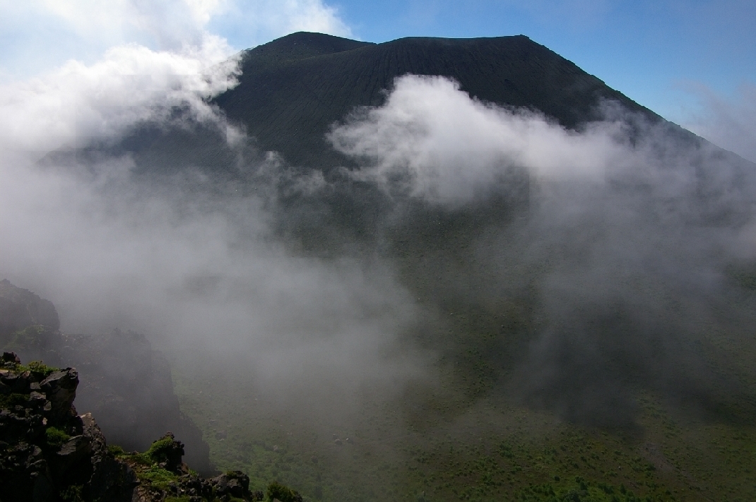 噴煙上げる浅間山 　#2_b0062024_1583489.jpg