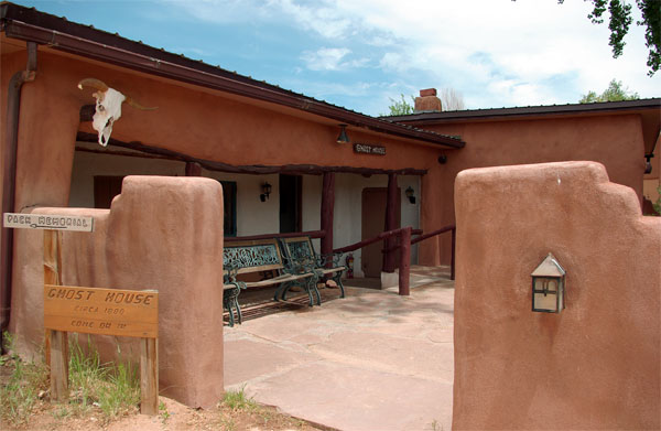 Ghost Ranch 　オキーフの夏の家_f0012154_823467.jpg