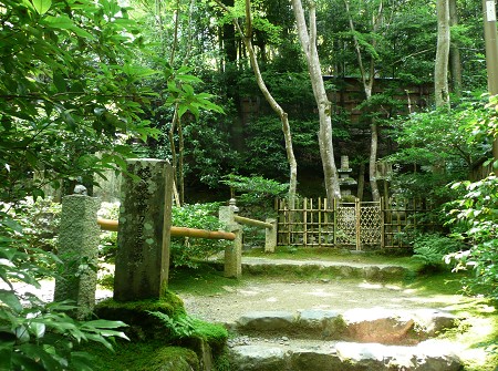 緑の苔生す祇王寺の庭_c0057946_22265322.jpg