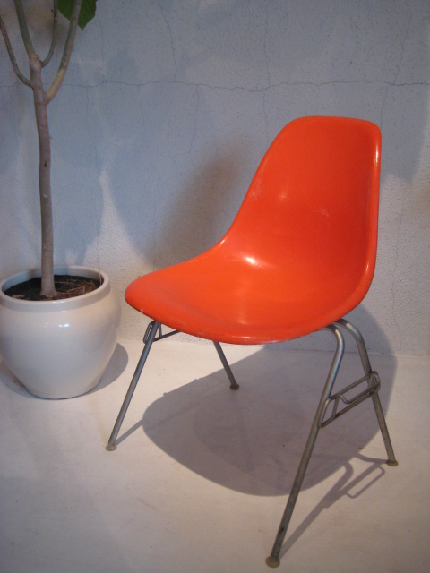 EAMES CHAIR _c0146581_1525671.jpg