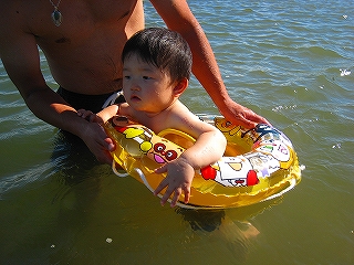 夏ですね～～☆　初めての海水浴！_d0030521_1491120.jpg