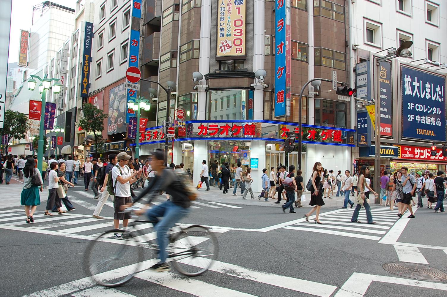 歩行者天国 Shinjuku Tokyo パリの郊外暮らし 歩行者天国 Shinjuku Tokyo パリの郊外暮らし