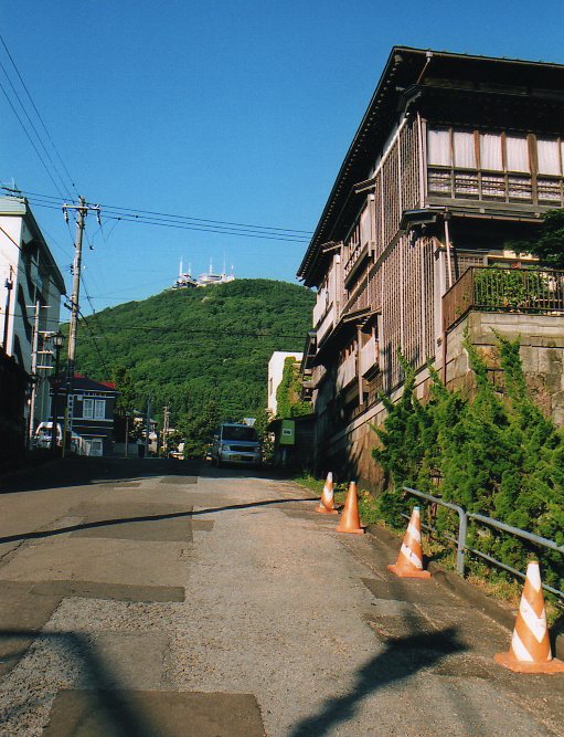 早朝の函館を歩く(はこだて・坂のある街の風景)_f0142606_239731.jpg