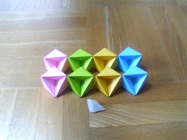 正６面体に正３角形の凹みがある立体 を繋げて 無限に開く立方体 を作成する その２ Mrtn Directory