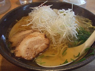 コンソメスープのラーメン-豊中「麺家 五大力」_e0002086_7381353.jpg