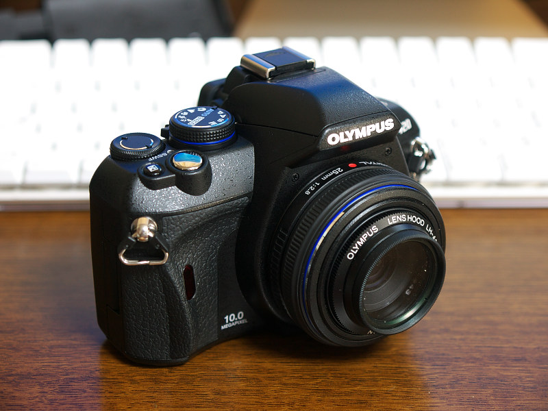 ASCII.jp：約380gのコンパクト一眼──オリンパス「E-420」 OLYMPUS E