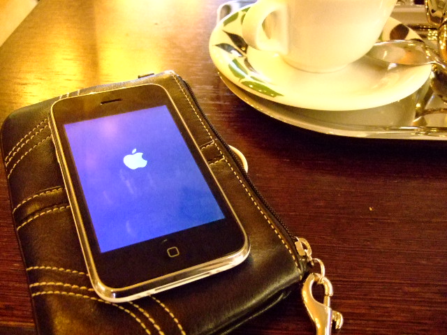 iPhoneはケータイではない。_f0015295_1943345.jpg
