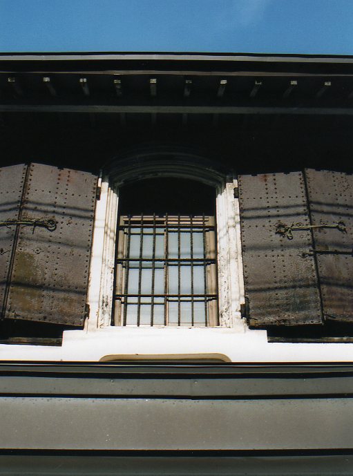 函館・弁天町の蔵造り風商家(函館の建物案内)_f0142606_022385.jpg