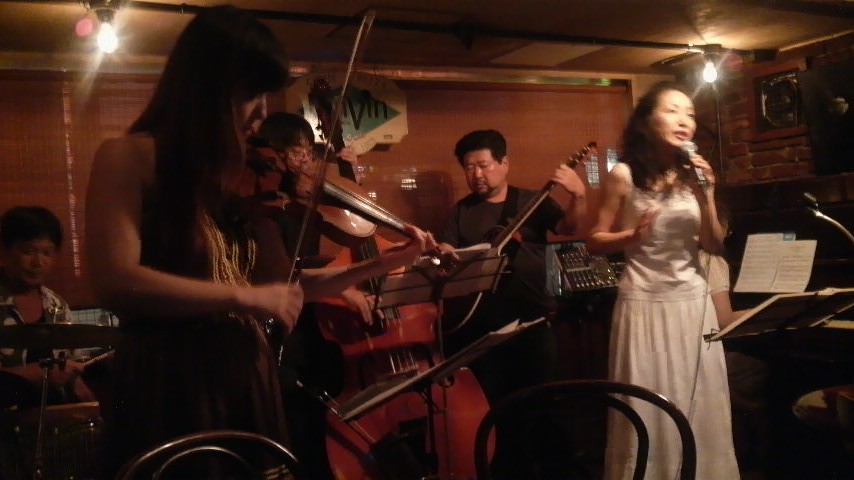 昨日はブンジバーでライブ_b0147666_10511475.jpg