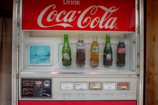 小浜市内の瓶のコカ・コーラ自動販売機_a0003909_6573334.jpg