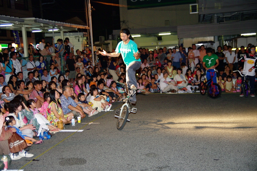 玉川学園駅南口商店街夏祭り:チームディギットBMXショーVOL2_b0065730_17304974.jpg