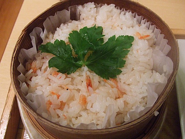 大戸屋で桜エビの釜飯とキャベツ入りメンチカツ_a0015766_2311624.jpg