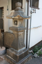 腕塚堂(平忠度塚)_b0118987_6231342.jpg