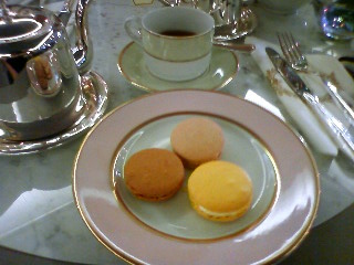 Suite じゃなくてSweetなラデュレのマカロン_f0083294_16222479.jpg
