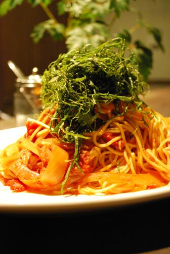 トマトとツナのパスタ　大葉テンコ盛り_f0178900_21115079.jpg