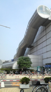 ヘンな建物_e0033570_22305131.jpg