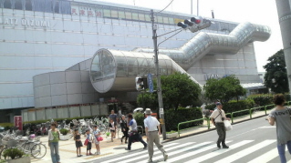 ヘンな建物_e0033570_22332565.jpg
